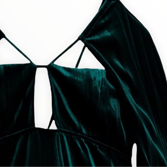 New ZARA GREEN VELVET DRESS - Picture 14 of 16